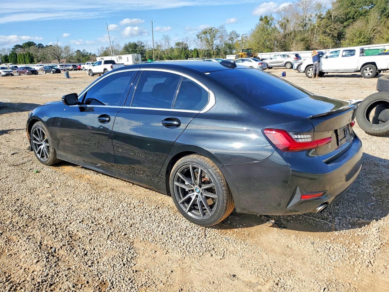 2019 BMW 330I - zdjęcie 2