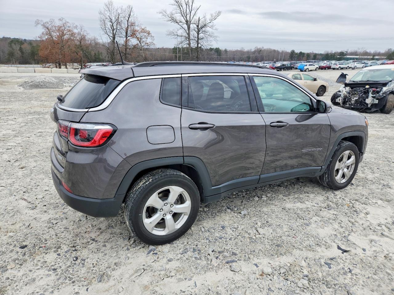2019 Jeep Compass Latitude - zdjęcie 3