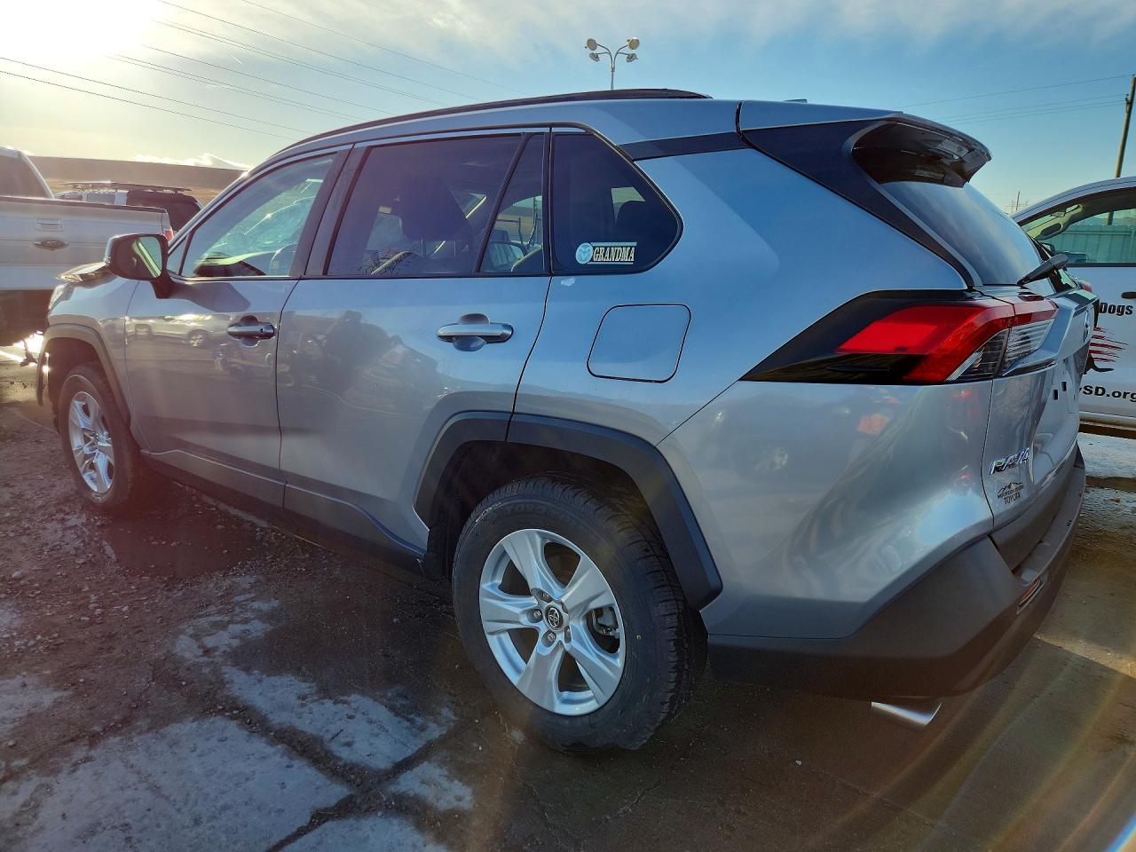 2019 Toyota Rav4 Xle - zdjęcie 2