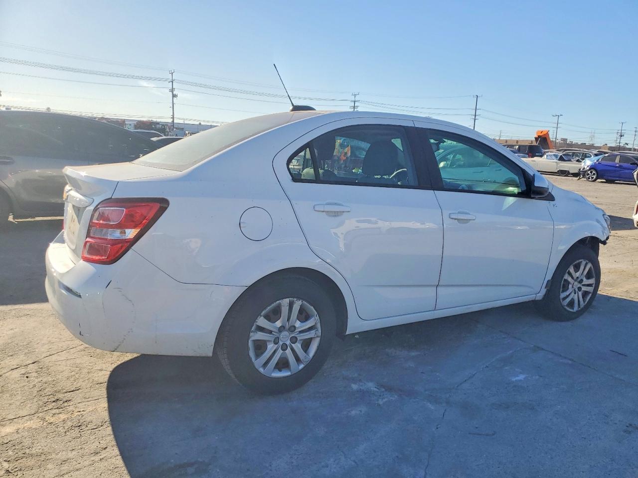 2018 Chevrolet Sonic Ls - zdjęcie 3