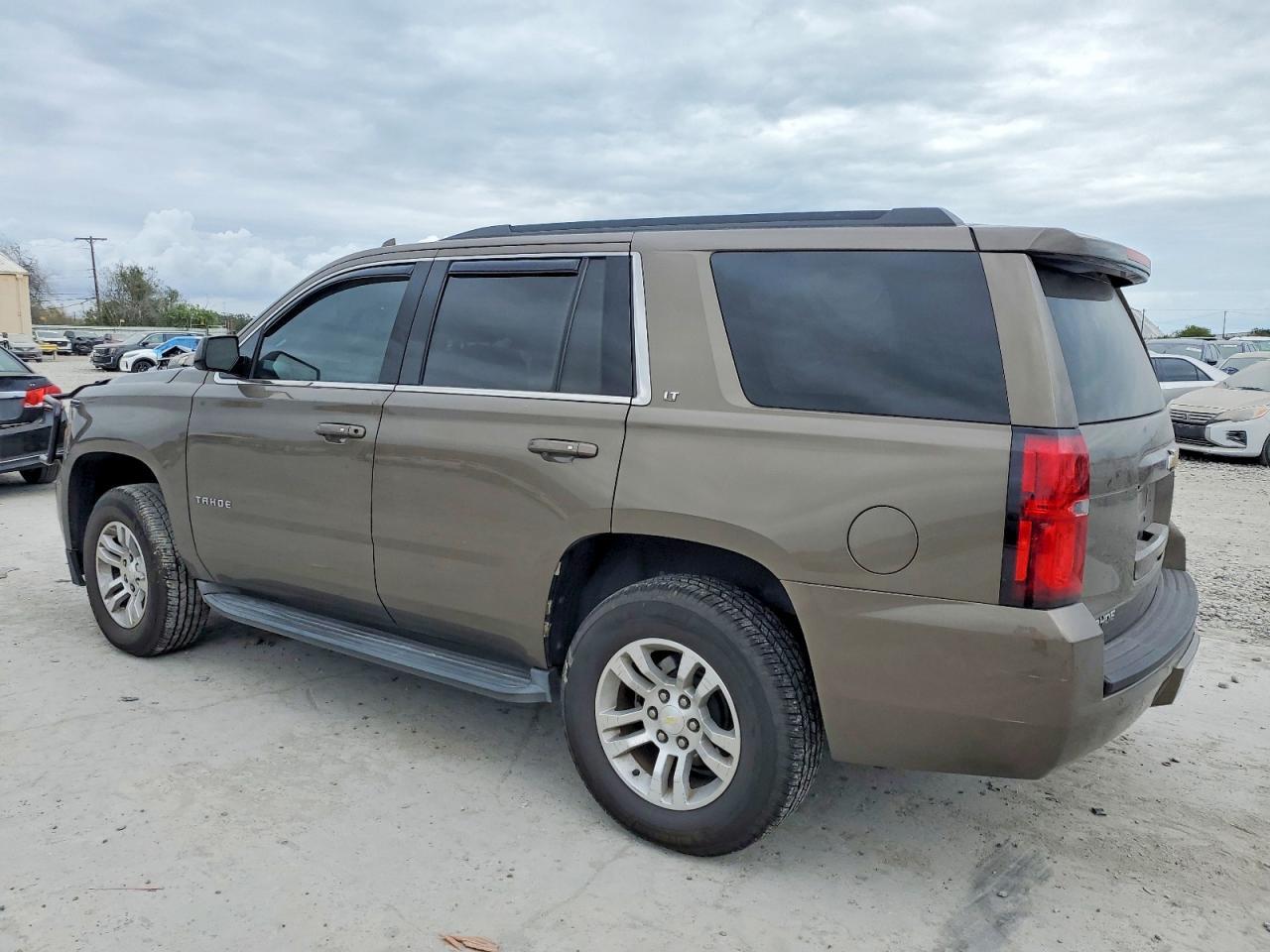 2016 Chevrolet Tahoe C1500 Lt - zdjęcie 2