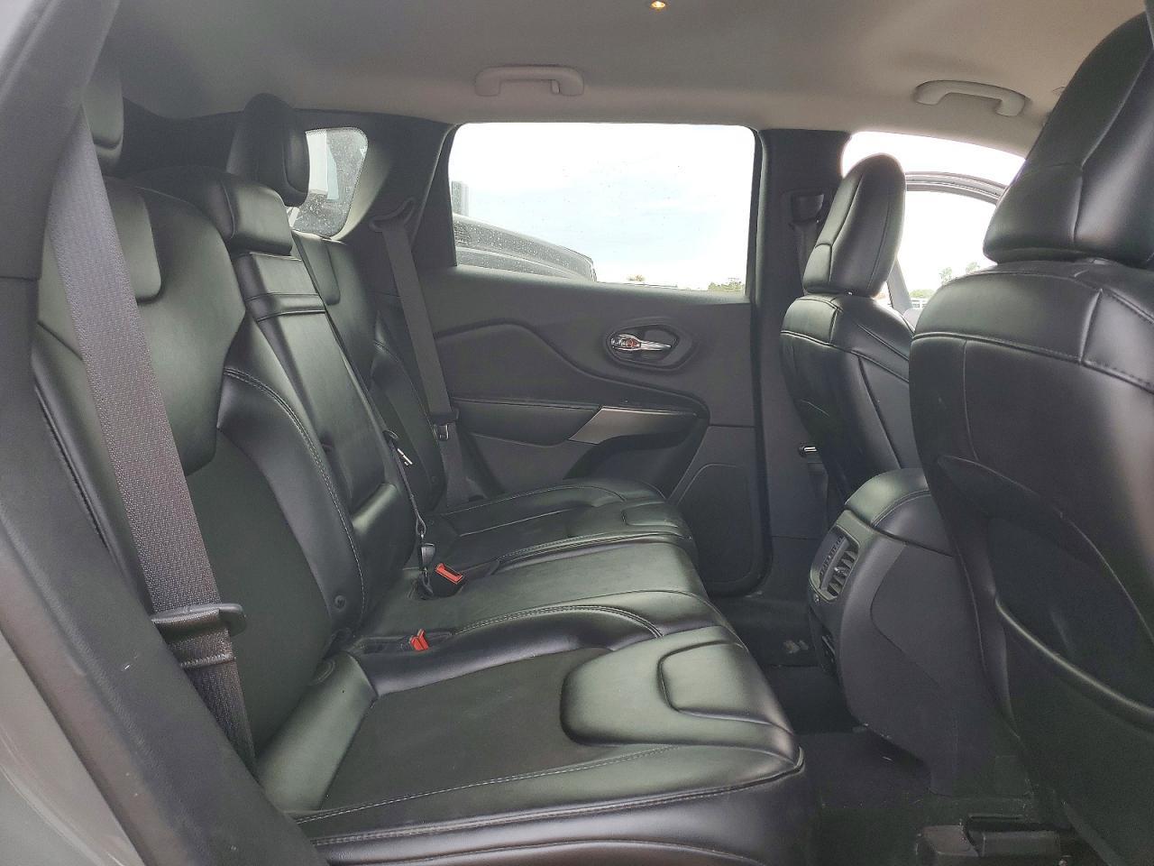 2019 Jeep Cherokee Latitude Plus - zdjęcie 10