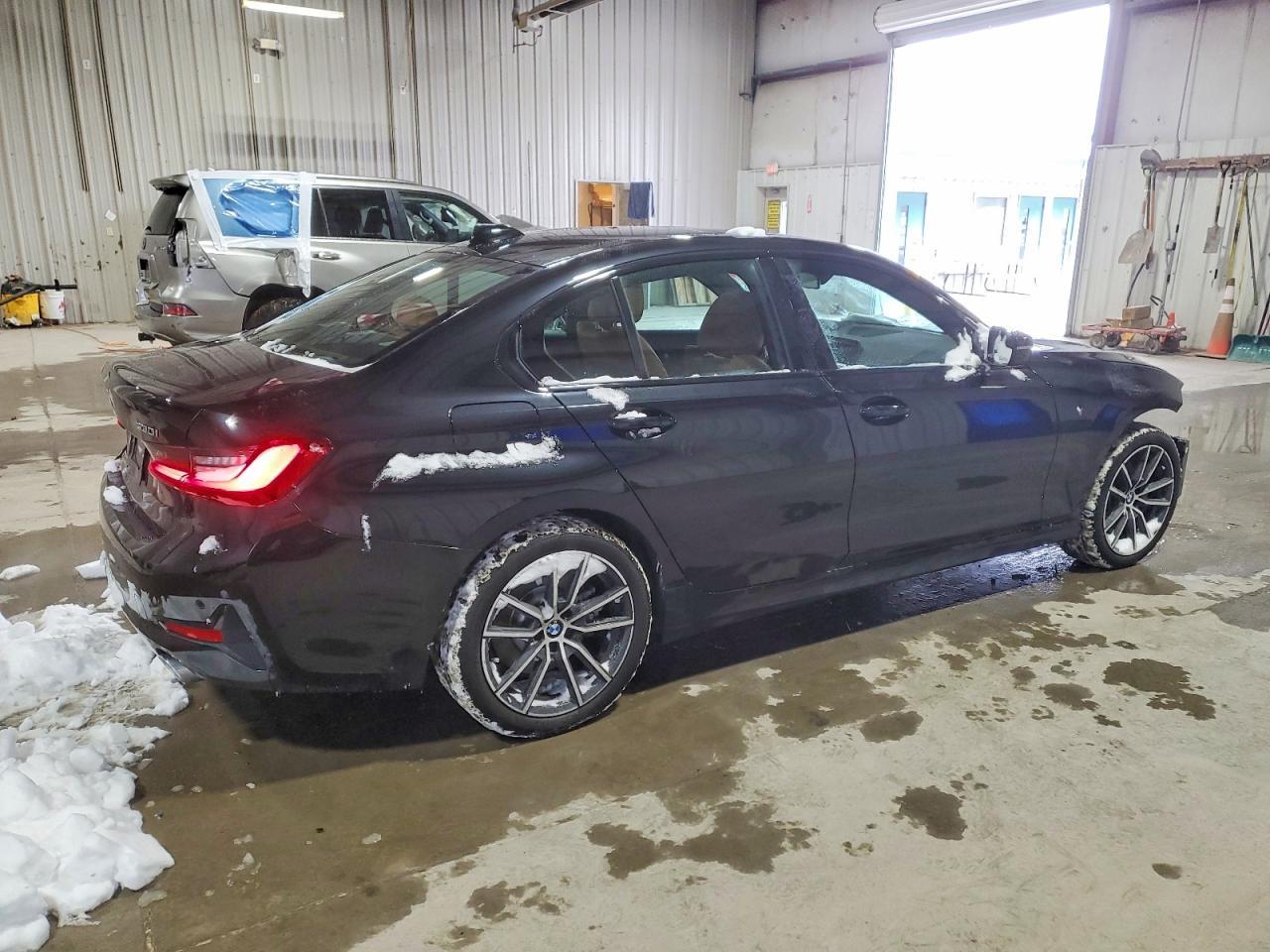 2022 BMW 330Xi - zdjęcie 3