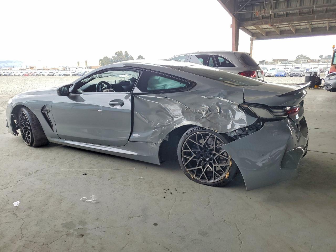 2022 BMW M8 - zdjęcie 2