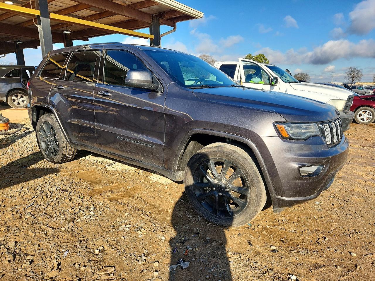2021 Jeep Grand Cherokee Laredo - zdjęcie 4