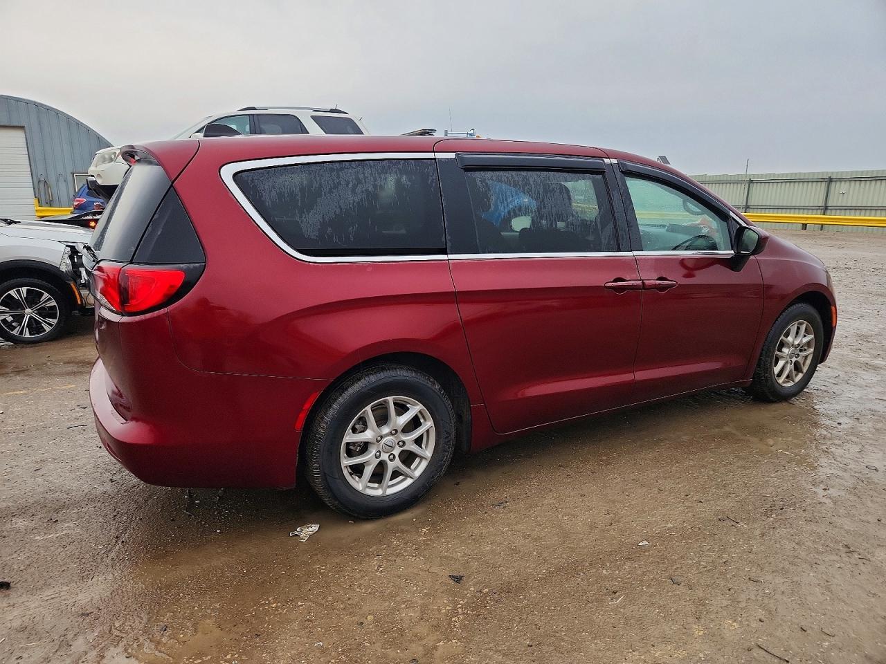 2022 Chrysler Voyager Lx - zdjęcie 3
