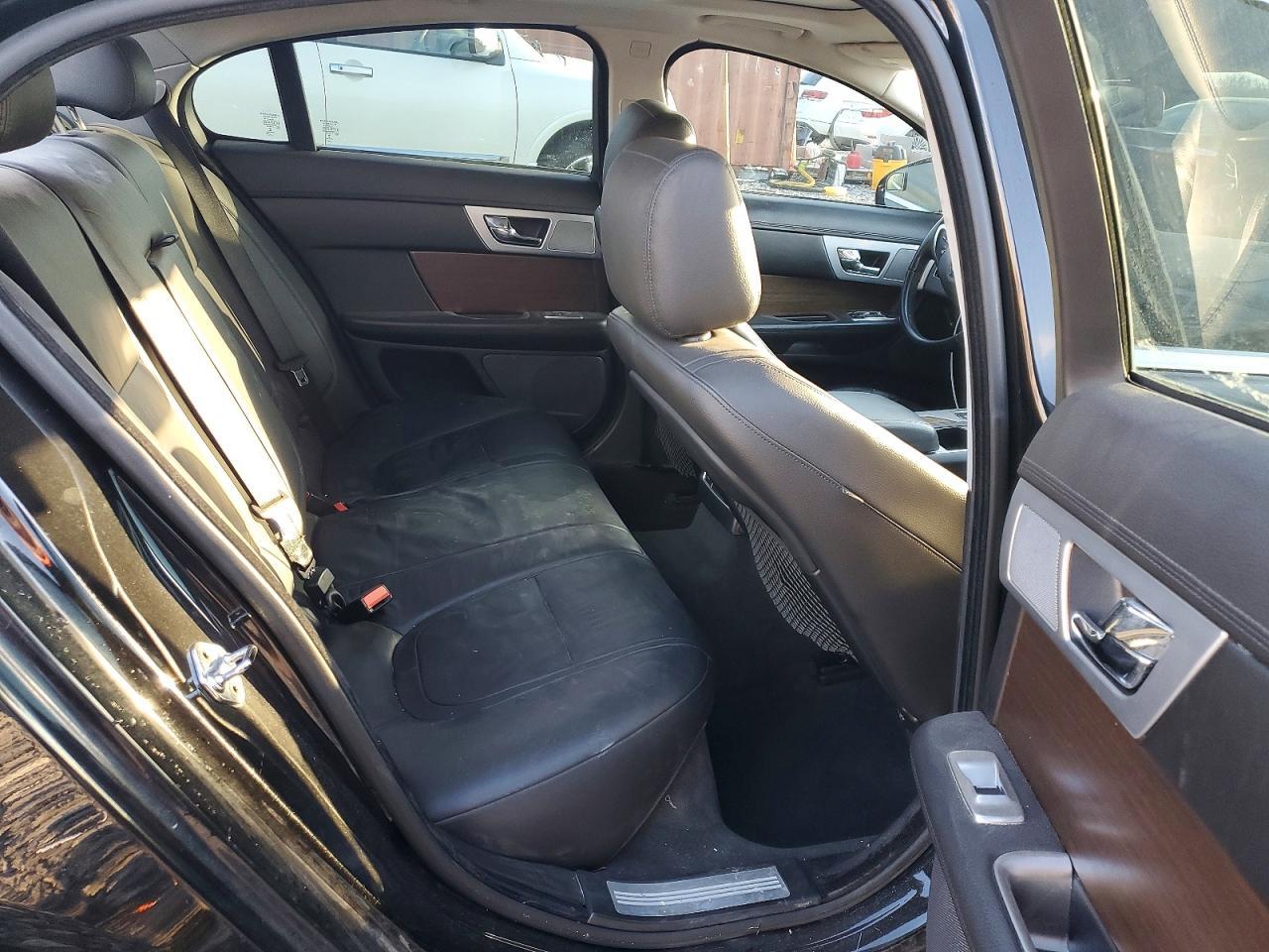 2014 Jaguar Xf - zdjęcie 10