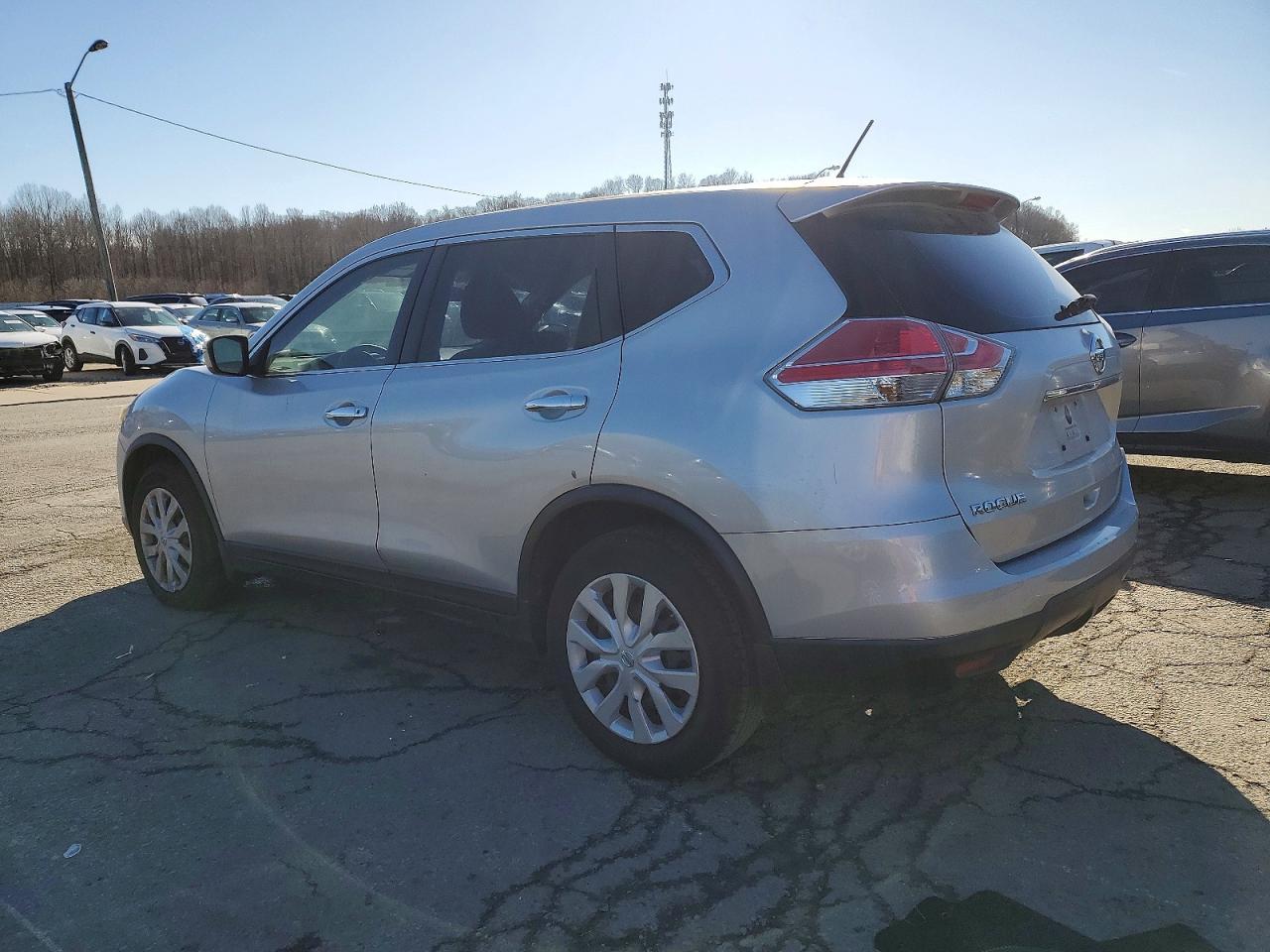 2015 Nissan Rogue S - zdjęcie 2