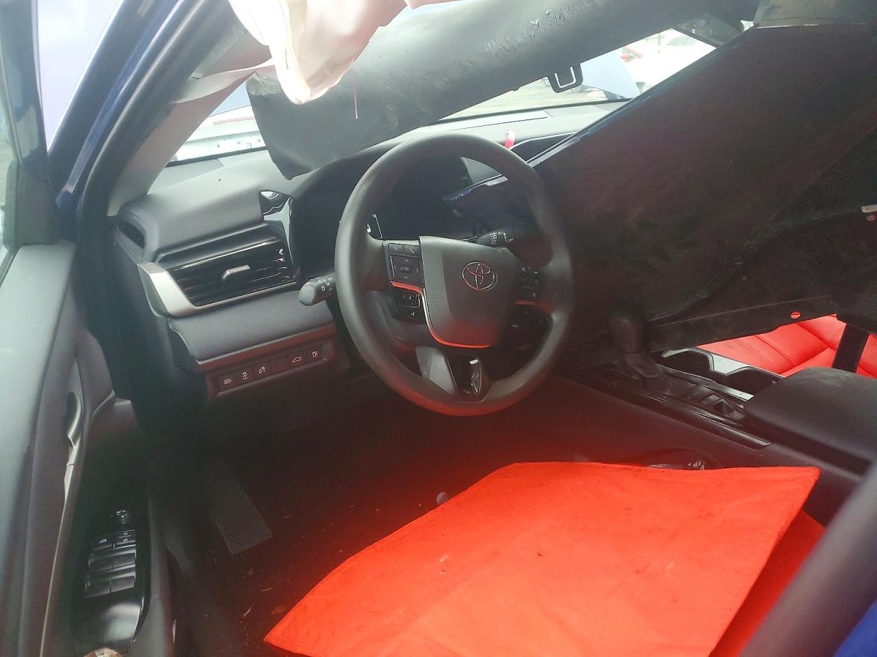 2025 Toyota Camry Le - zdjęcie 8