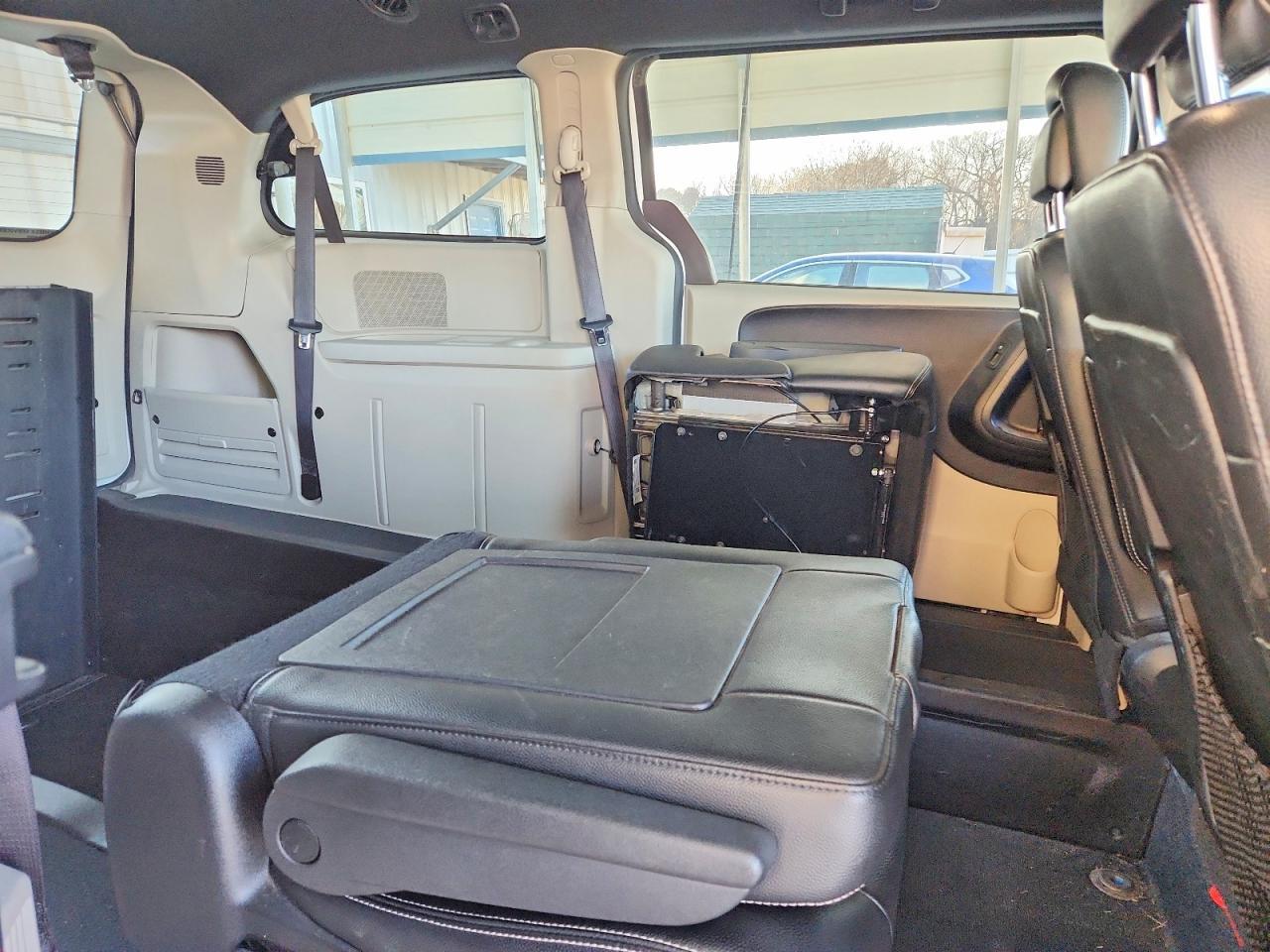 2019 Dodge Grand Caravan Sxt - Wheelchair Van - zdjęcie 11