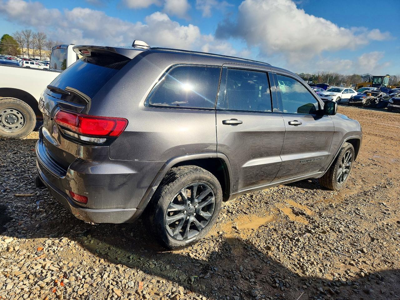 2021 Jeep Grand Cherokee Laredo - zdjęcie 3