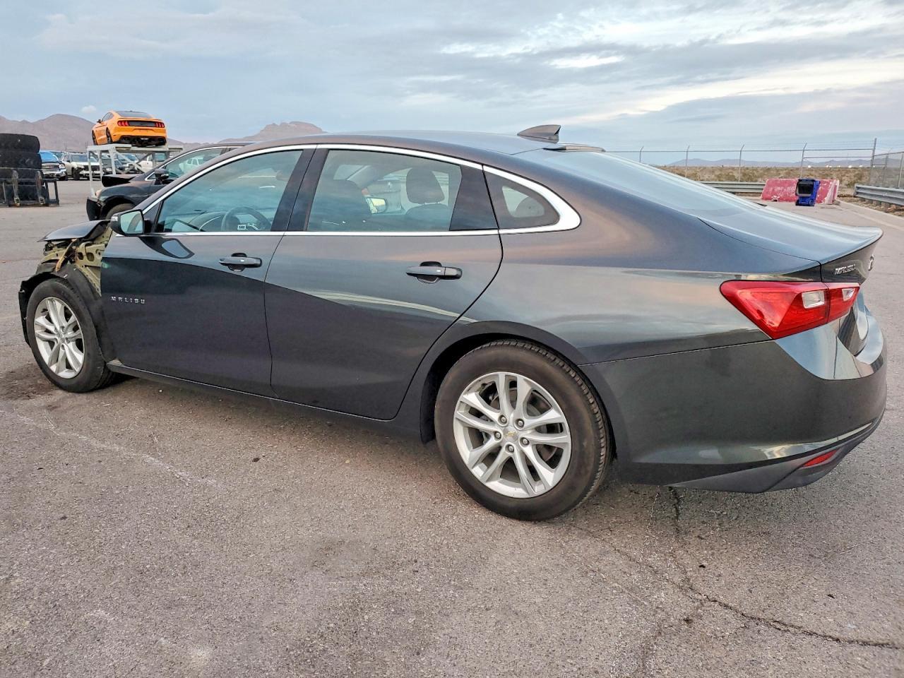 2017 Chevrolet Malibu Lt - zdjęcie 2