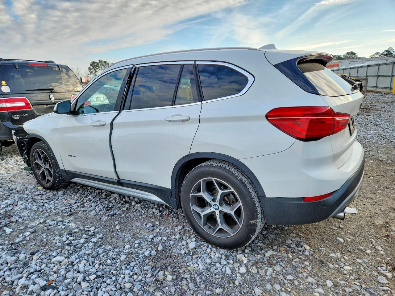 2017 BMW X1 xDrive28I - zdjęcie 2