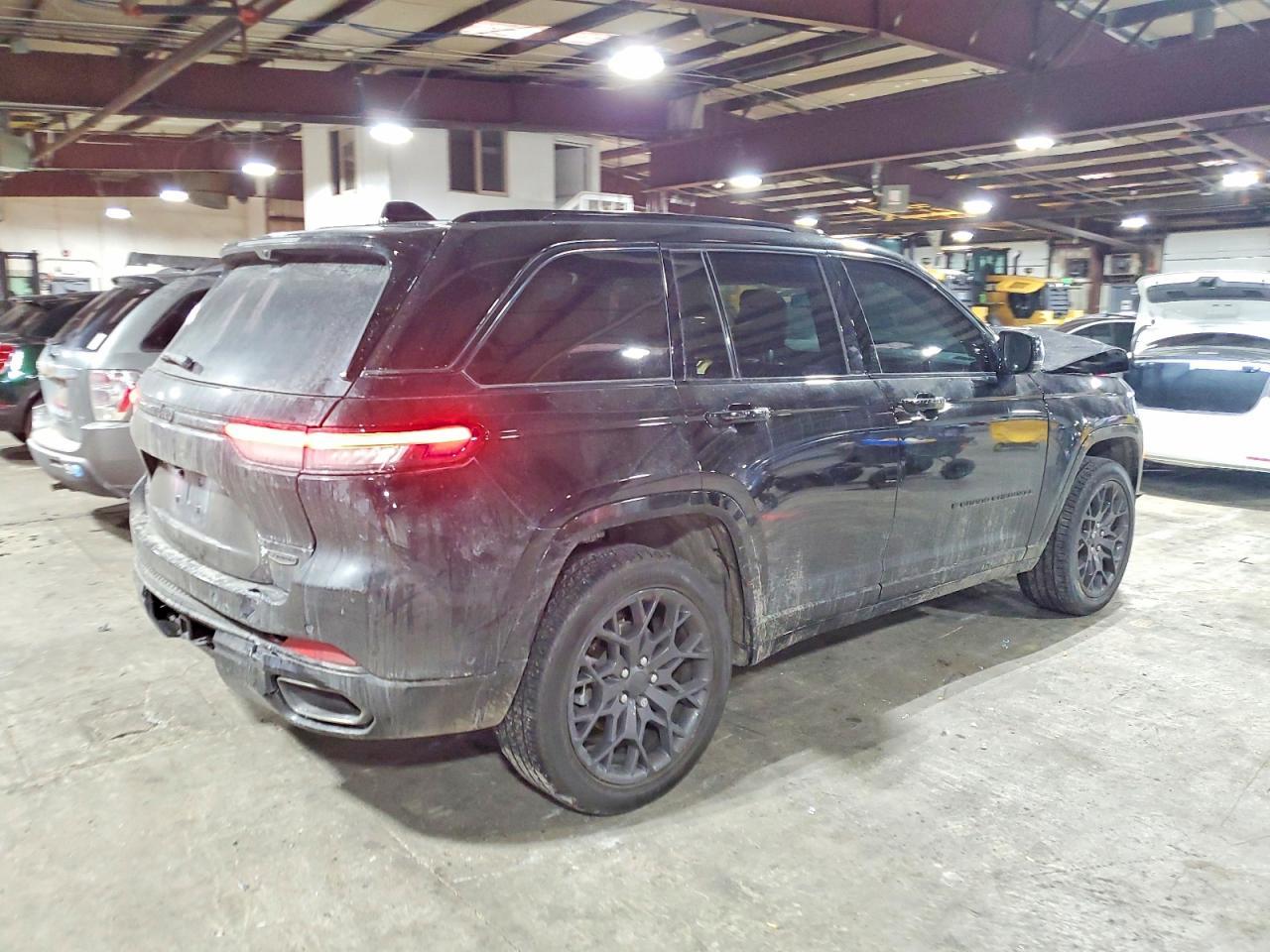 2025 Jeep Grand Cherokee Summit - zdjęcie 3