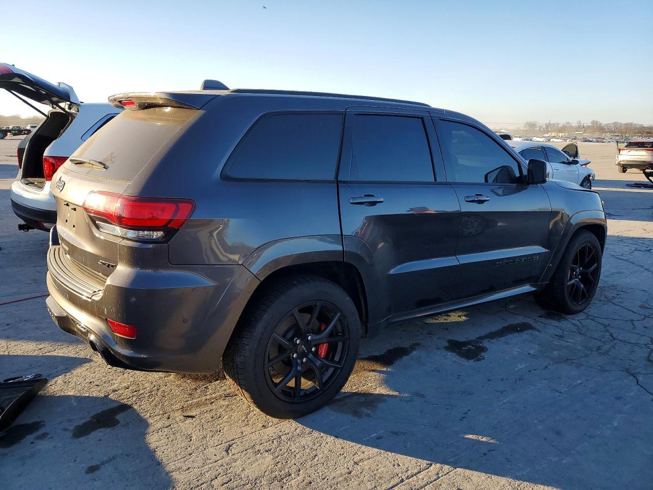 2020 Jeep Grand Cherokee Srt-8 - zdjęcie 3