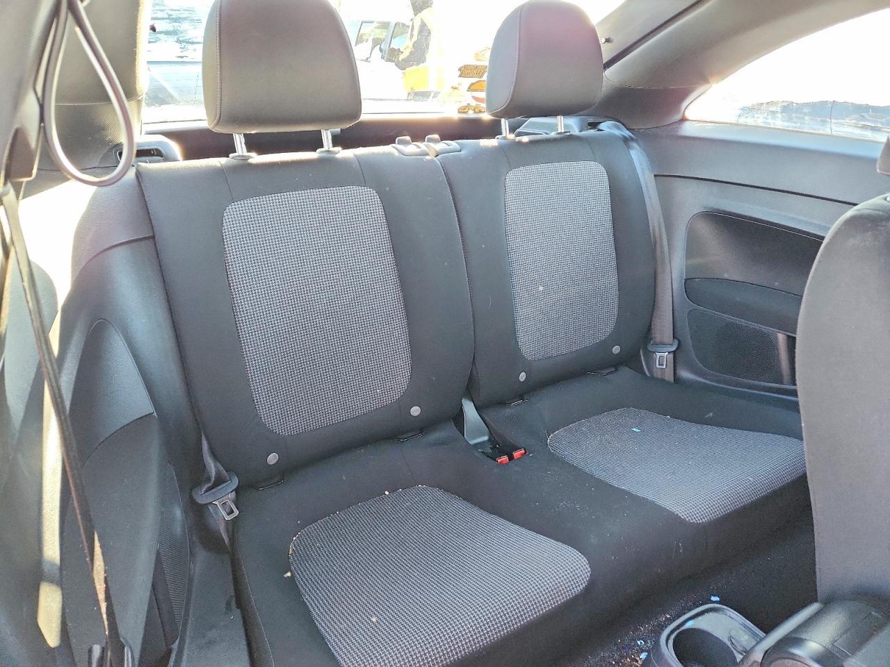 2019 Volkswagen Beetle S - zdjęcie 10