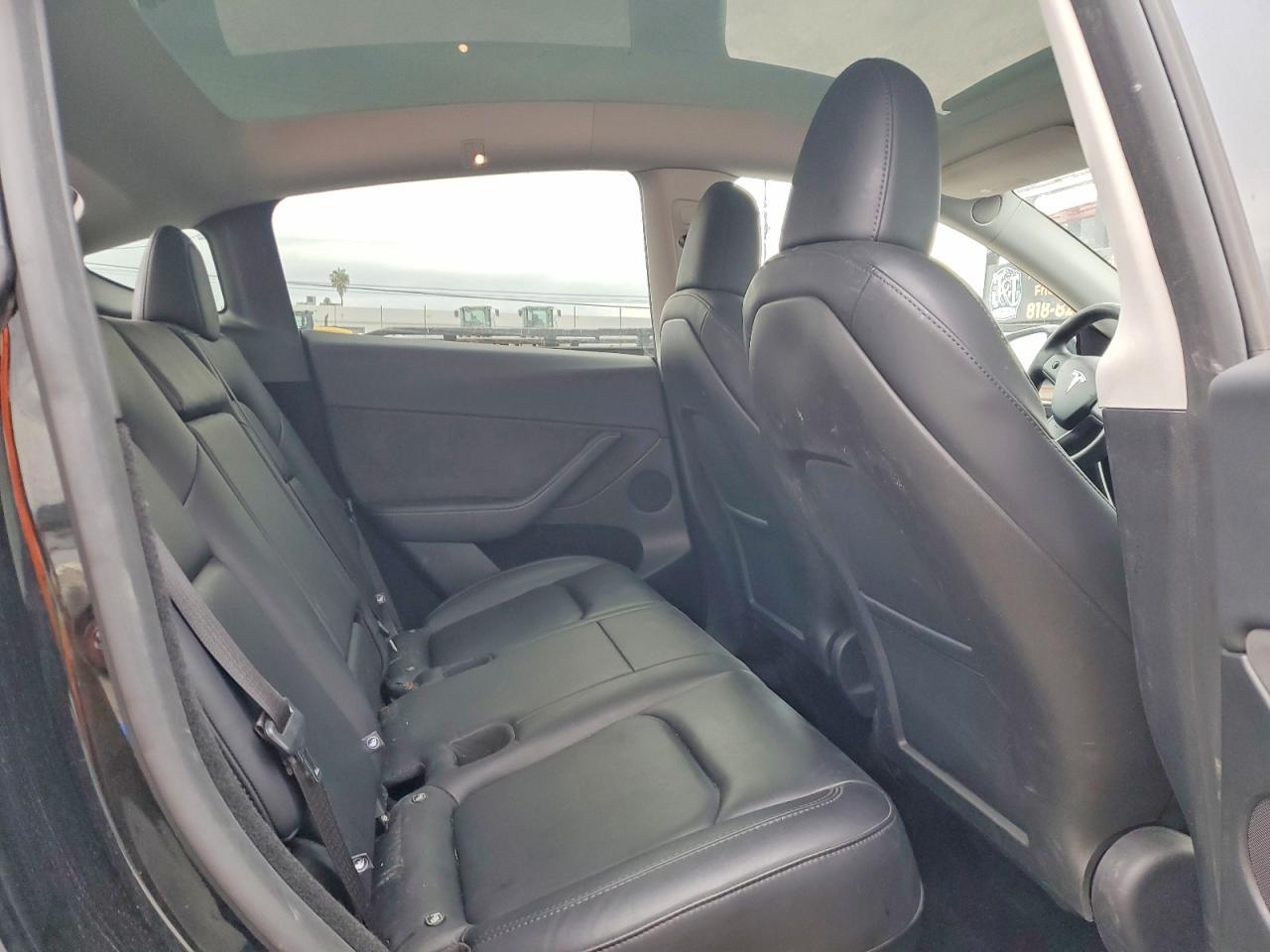 2024 Tesla Model Y - zdjęcie 11