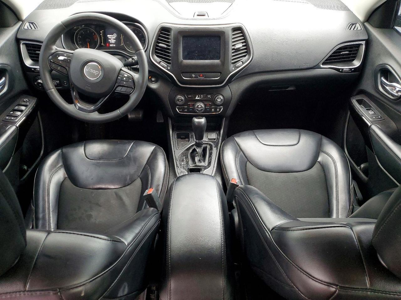 2020 Jeep Cherokee Latitude Plus - zdjęcie 8