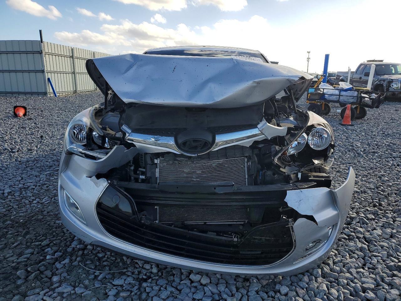 Hyundai Veloster - zdjęcie 5