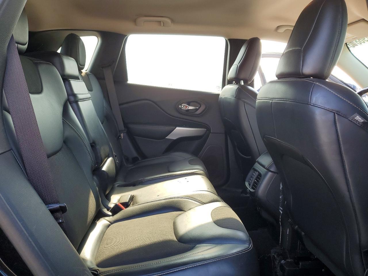 2018 Jeep Cherokee Latitude Plus - zdjęcie 11