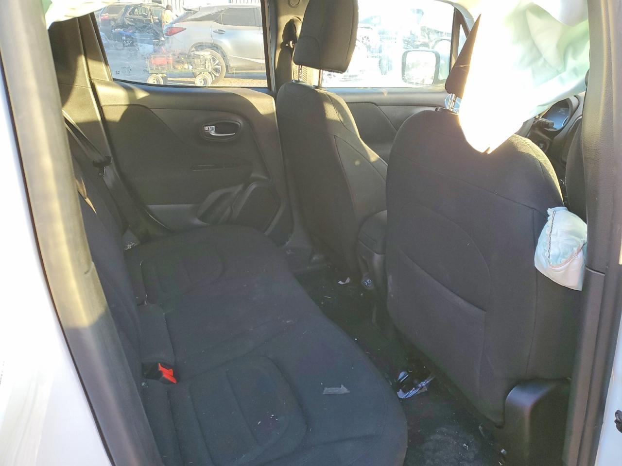 2021 Jeep Renegade Latitude - zdjęcie 10