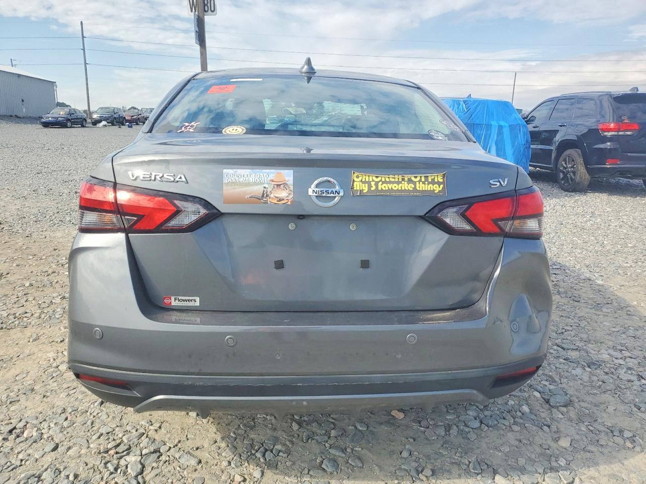 2021 Nissan Versa Sv - zdjęcie 6