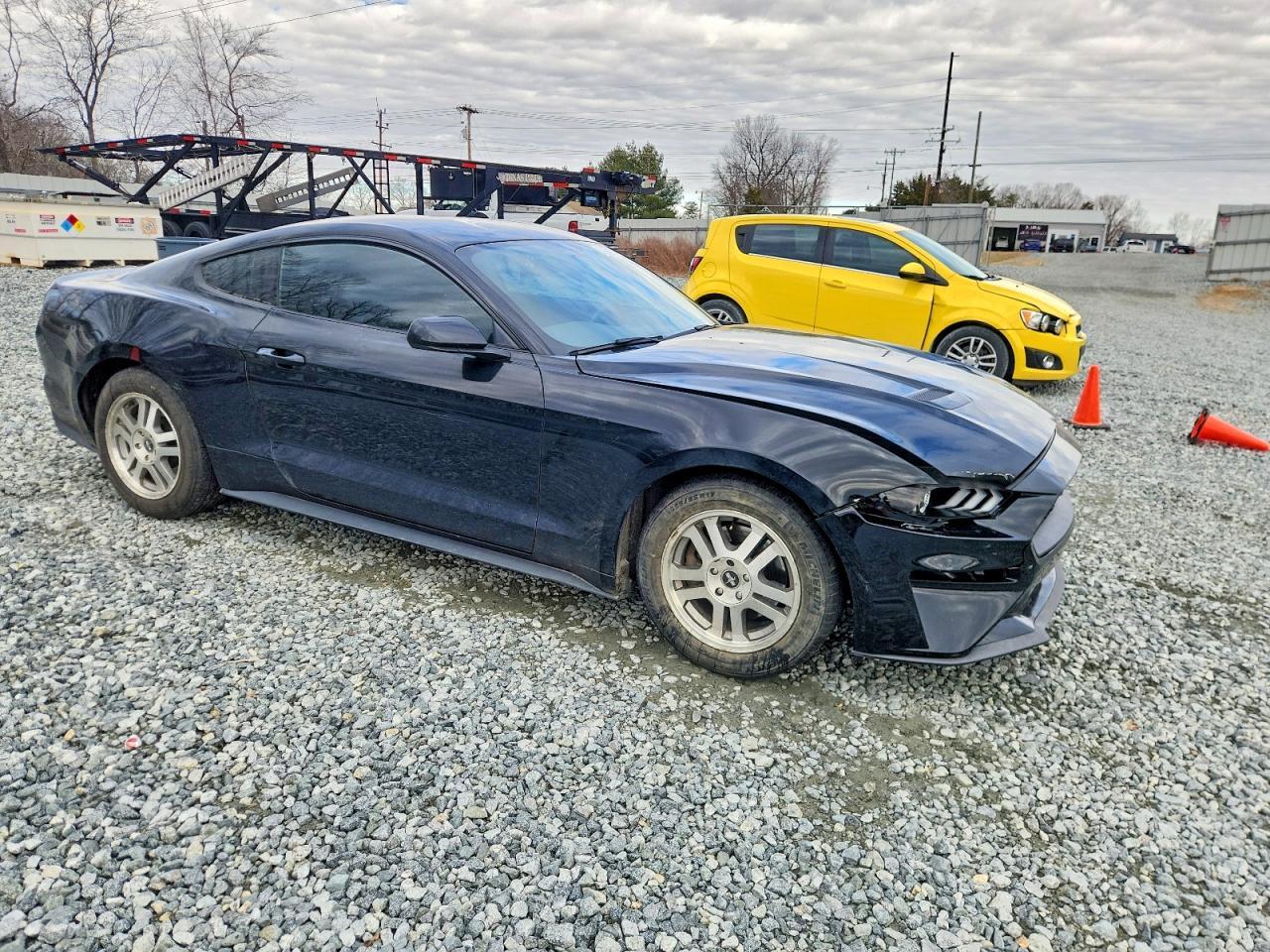 2019 Ford Mustang - zdjęcie 4