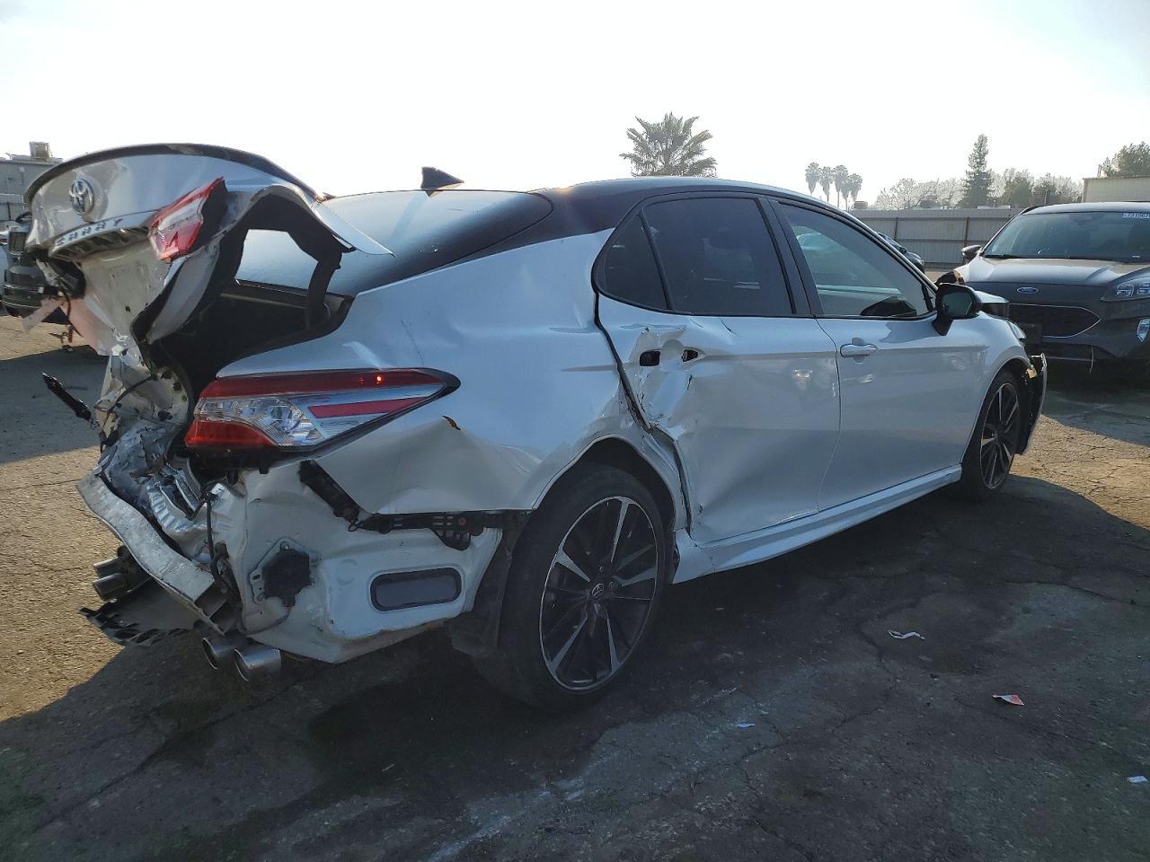 2019 Toyota Camry Xse - zdjęcie 3
