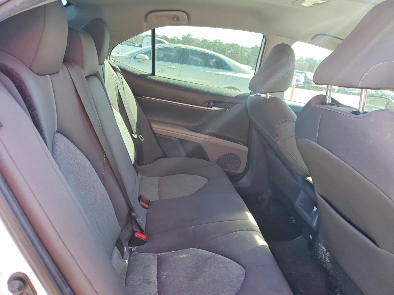 2023 Toyota Camry Le - zdjęcie 10