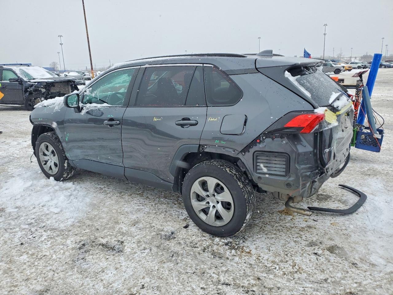 2020 Toyota Rav4 Le - zdjęcie 2