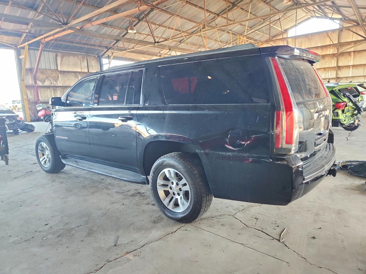 2020 Chevrolet Suburban C1500 Lt - zdjęcie 2