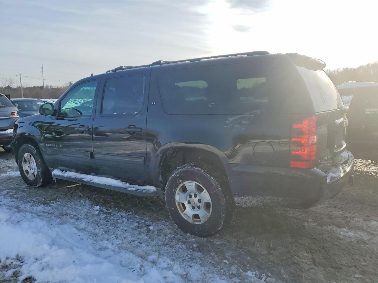 2013 Chevrolet Suburban K1500 Lt - zdjęcie 2