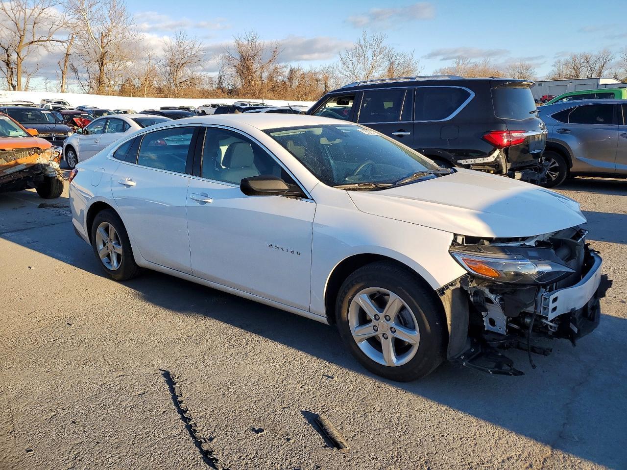 2022 Chevrolet Malibu Ls - zdjęcie 4