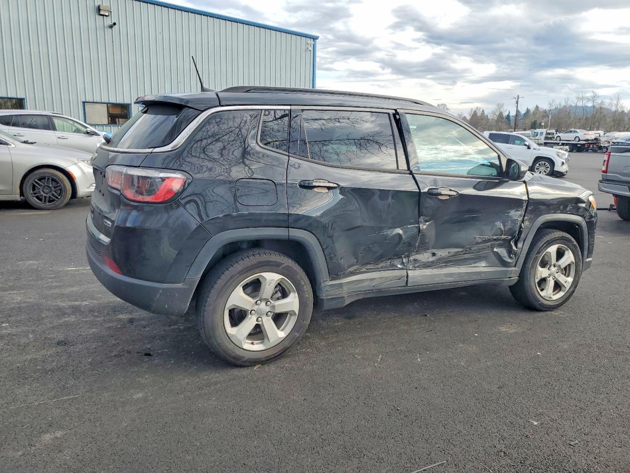 2021 Jeep Compass Latitude - zdjęcie 3