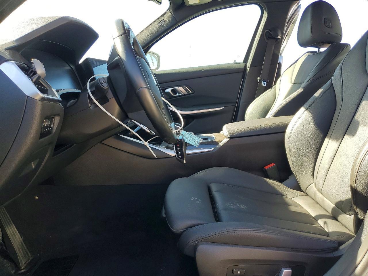 2021 BMW 330Xe - zdjęcie 7