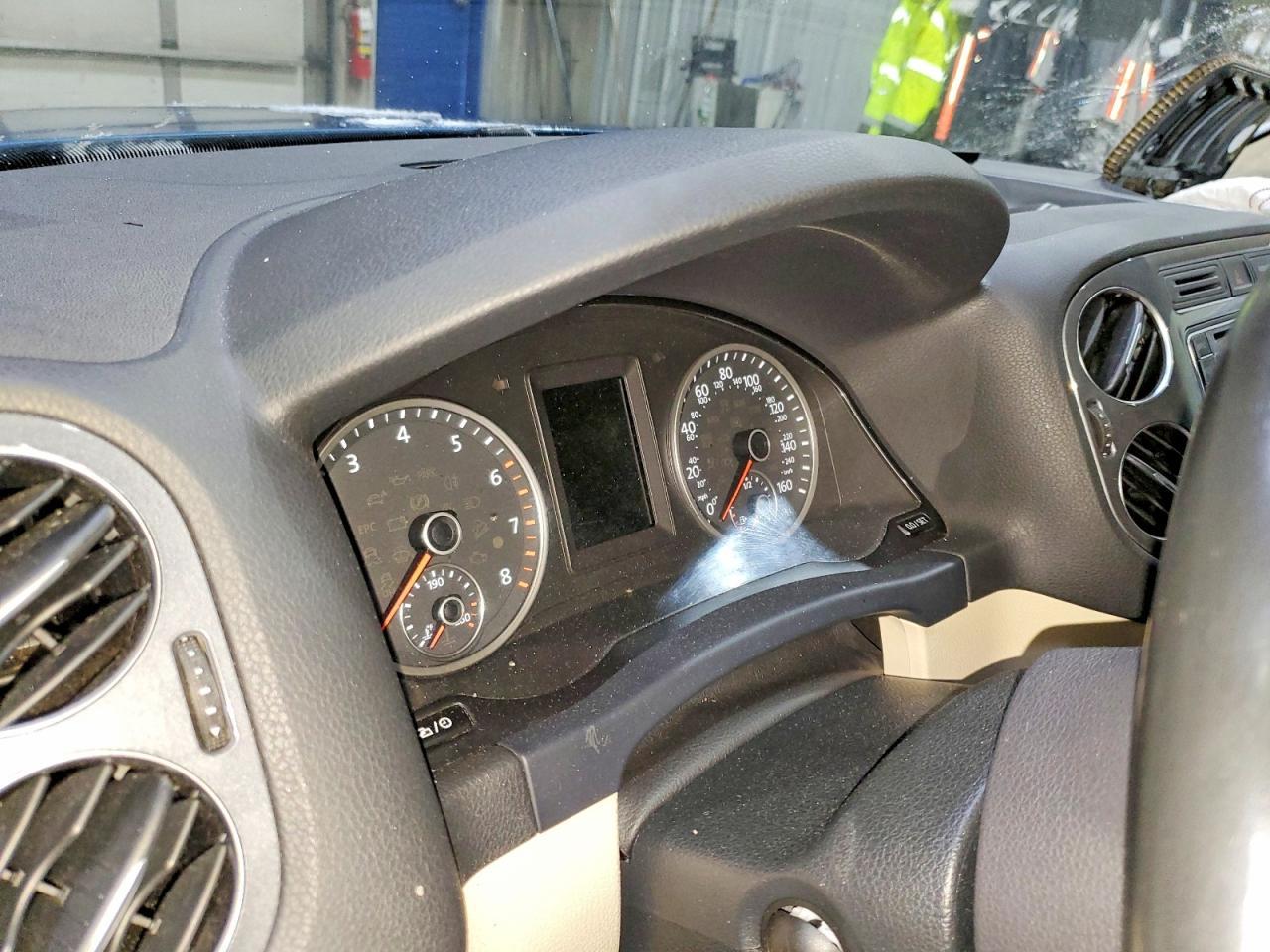 2017 Volkswagen Tiguan S - zdjęcie 9