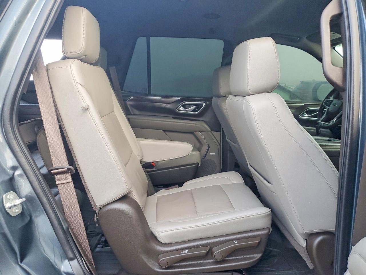 2021 Chevrolet Tahoe K1500 Z71 - zdjęcie 11