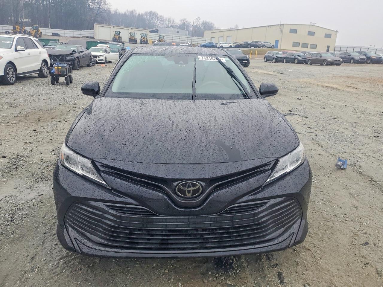 2020 Toyota Camry Le - zdjęcie 5