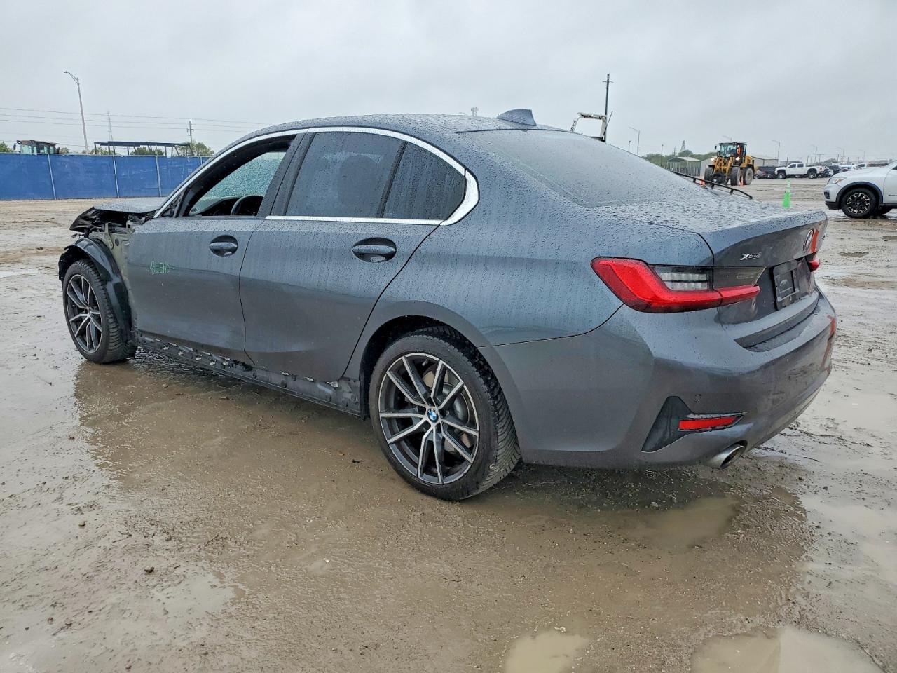 2019 BMW 330Xi - zdjęcie 2