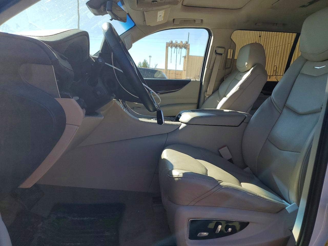 2018 Cadillac Escalade Luxury - zdjęcie 7