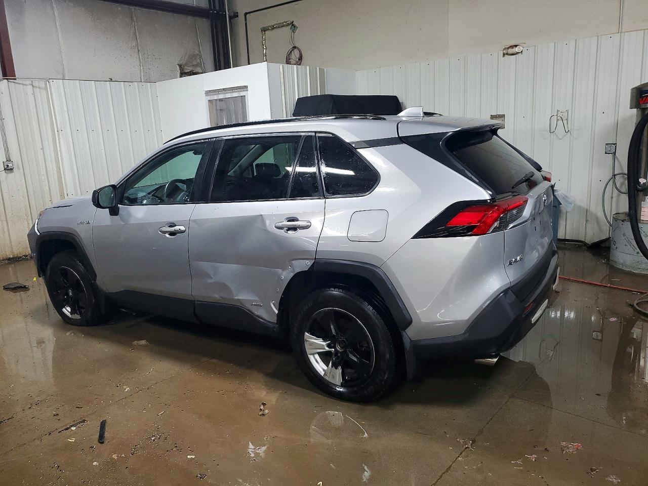 2019 Toyota Rav4 Hybrid Le - zdjęcie 2