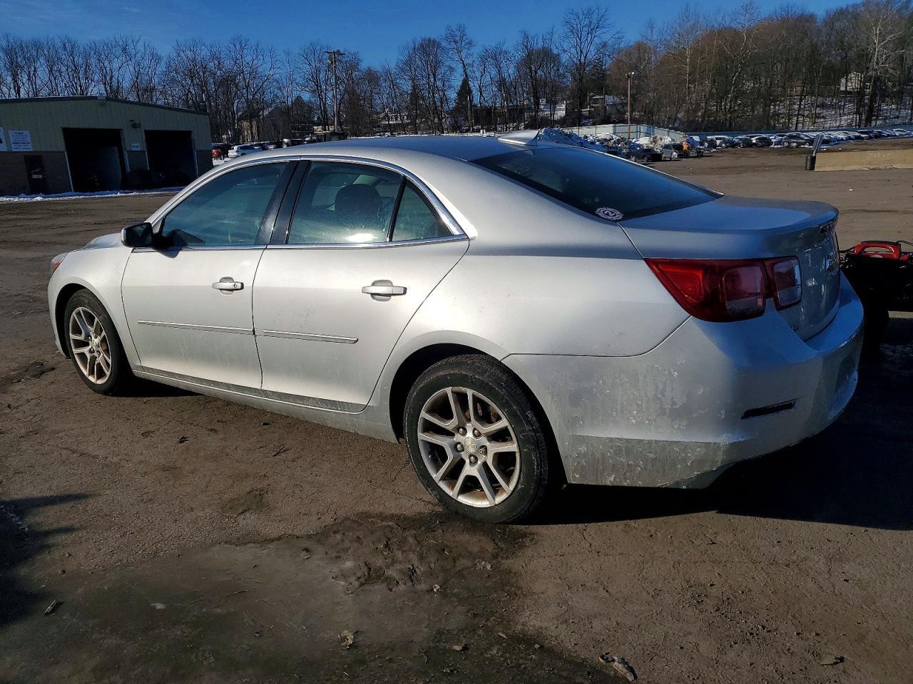 2015 Chevrolet Malibu - zdjęcie 2