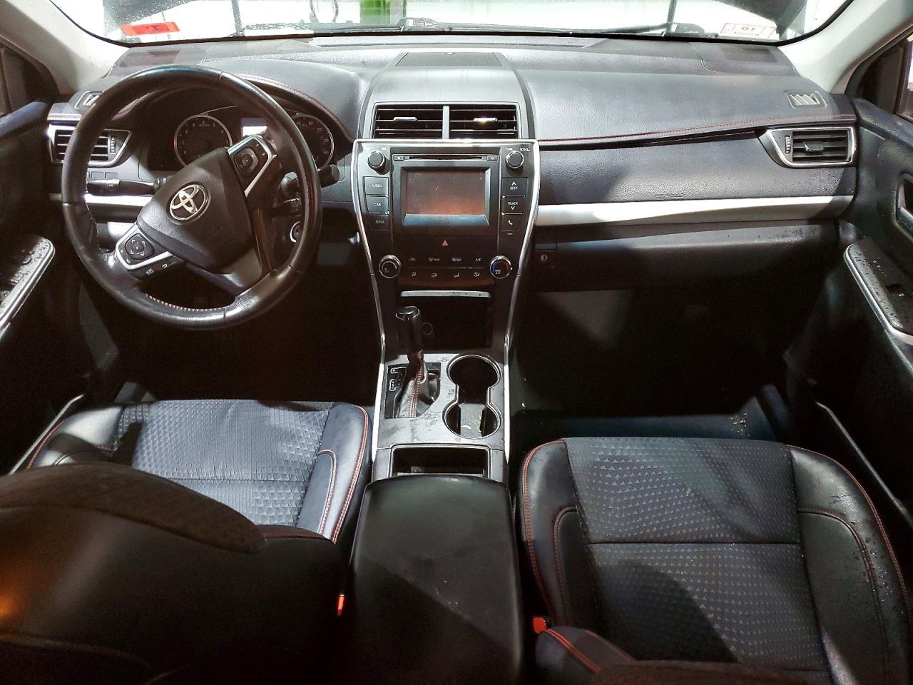 2015 Toyota Camry Le - zdjęcie 8