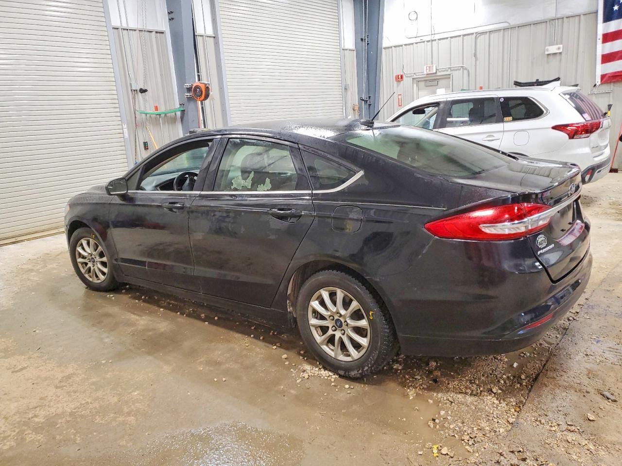 2018 Ford Fusion S - zdjęcie 2