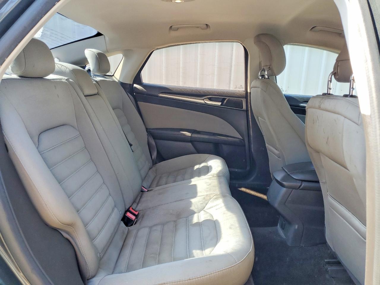 2015 Ford Fusion S - zdjęcie 10