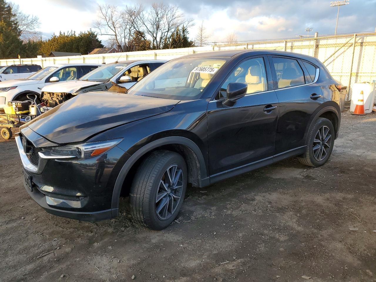 2017 Mazda Cx-5 Grand Touring - zdjęcie główne