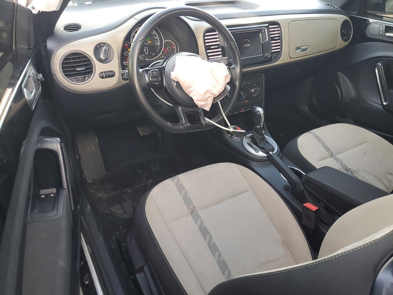 2018 Volkswagen Beetle S - zdjęcie 8