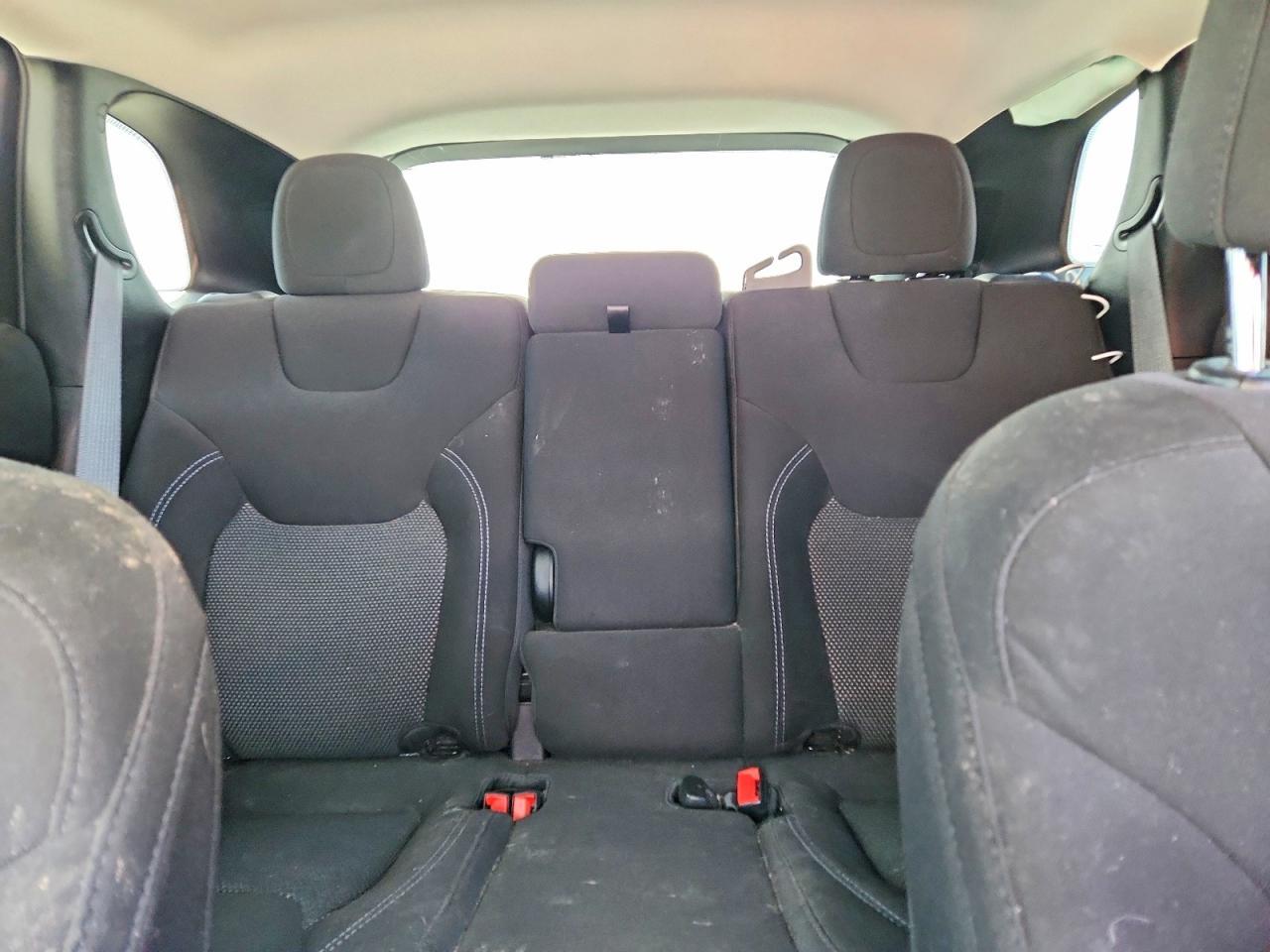 2021 Jeep Cherokee Latitude - zdjęcie 10