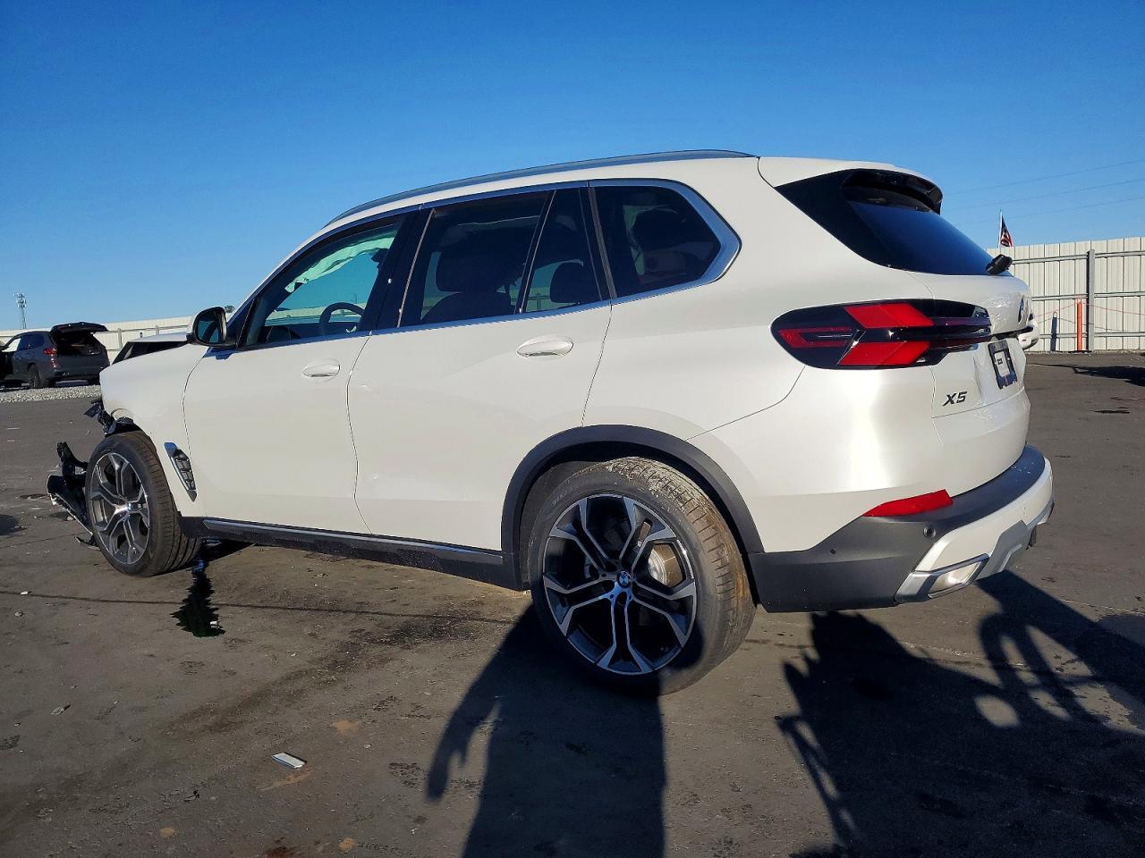 2026 BMW X5 xDrive40I - zdjęcie 2