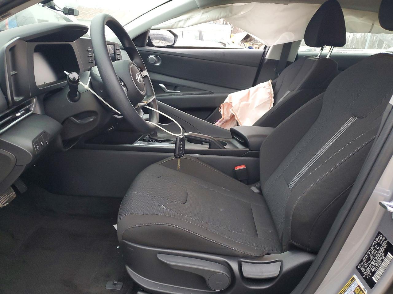 2025 Hyundai Elantra Se - zdjęcie 8